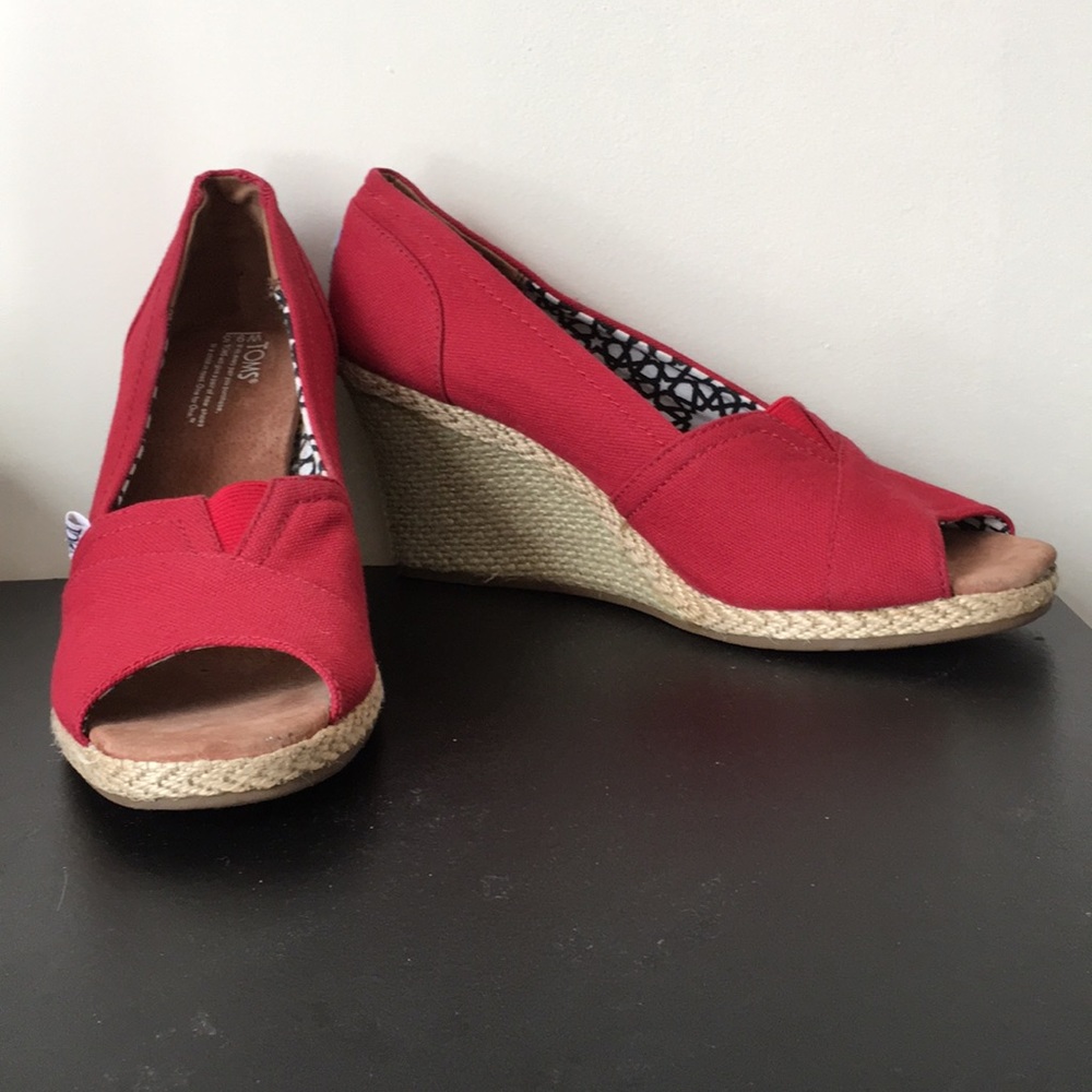 Tom’s red wedges.